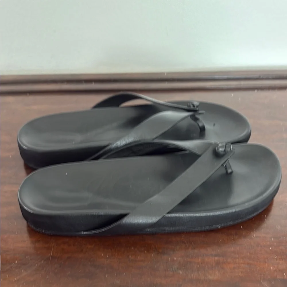 Black Flip Flops - Picture 2 of 3